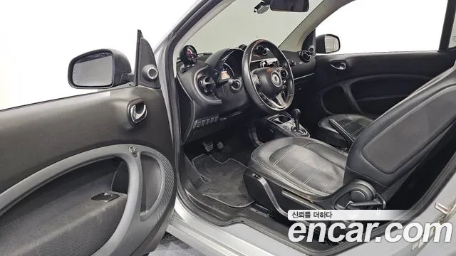 Smart Fortwo 2016 thumb 10