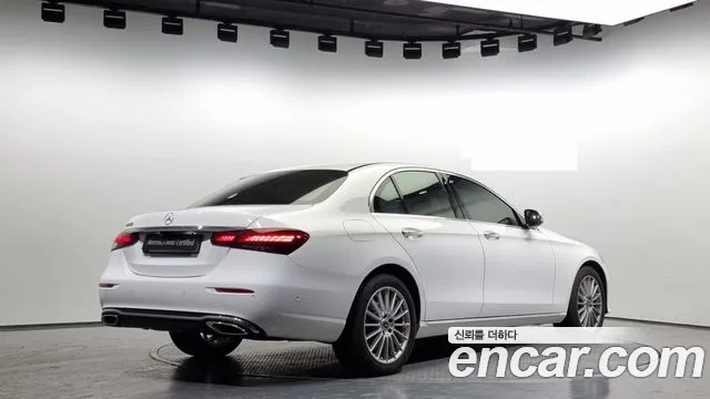 Mercedes-Benz E-Класс 2022 thumb 2