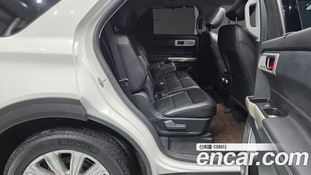 Ford Explorer 2021 thumb 11