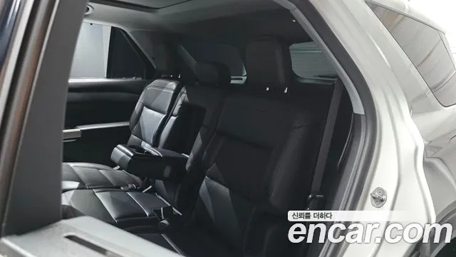 Ford Explorer 2021 thumb 12