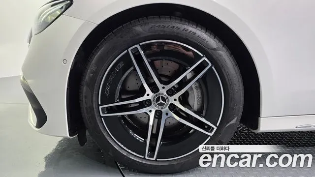 Mercedes-Benz E-Класс 2026 thumb 4