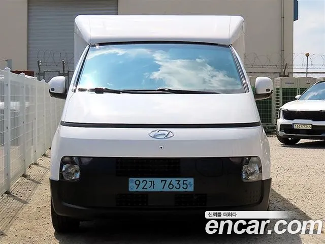 Hyundai Staria 2024 thumb 2