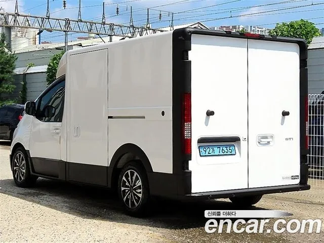 Hyundai Staria 2024 thumb 3