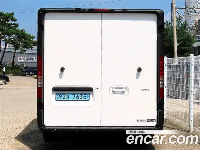 Hyundai Staria 2024 thumb 4