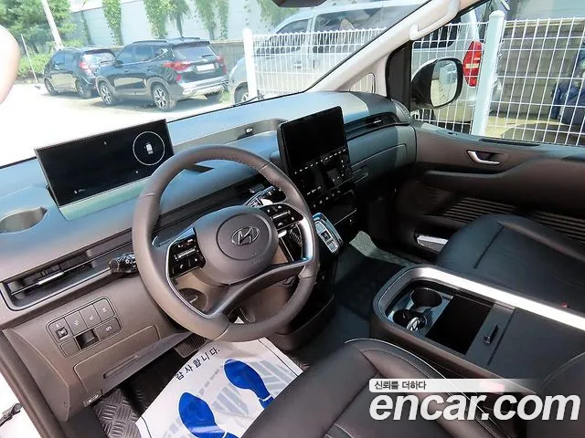 Hyundai Staria 2024 thumb 8