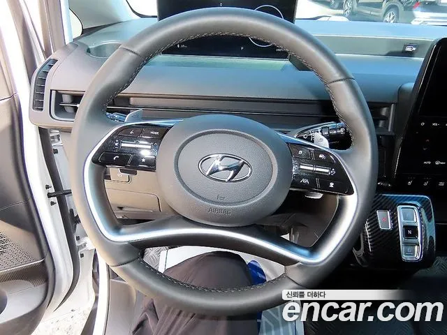 Hyundai Staria 2024 thumb 9