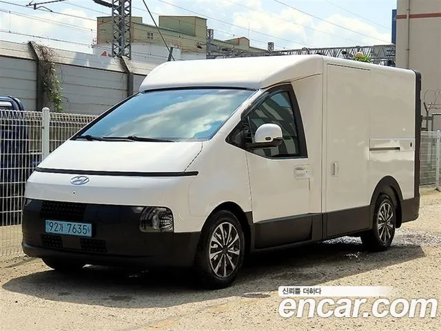 Hyundai Staria 2024 thumb 12