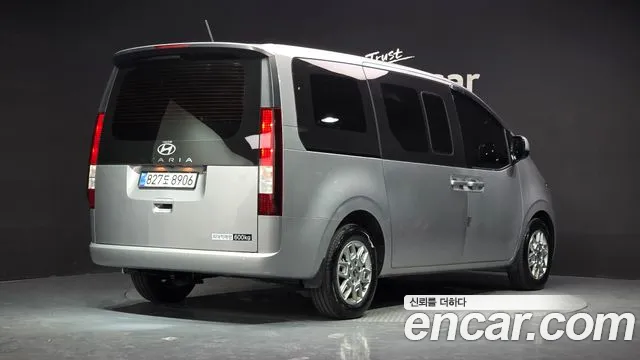 Hyundai Staria 2025 thumb 2