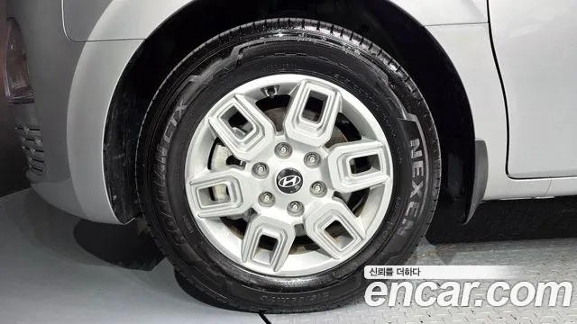 Hyundai Staria 2025 thumb 5