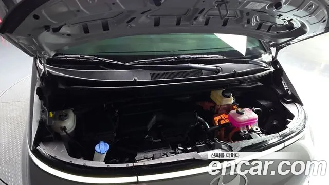 Hyundai Staria 2025 thumb 6