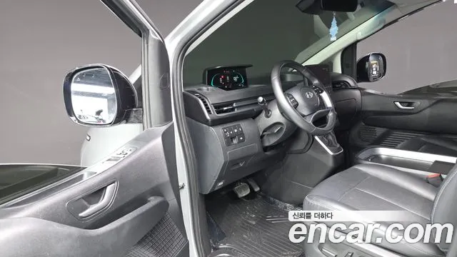 Hyundai Staria 2025 thumb 10