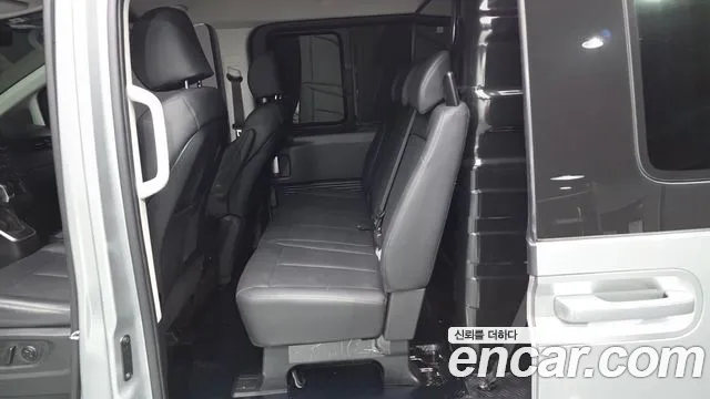 Hyundai Staria 2025 thumb 12