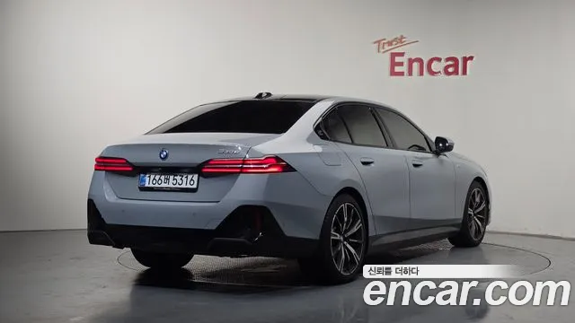 BMW 5 серии 2025 thumb 2