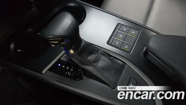Lexus UX 2023 thumb 9