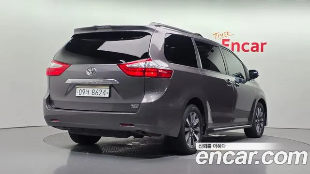 Toyota Sienna 2018 thumb 2