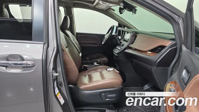 Toyota Sienna 2018 thumb 10
