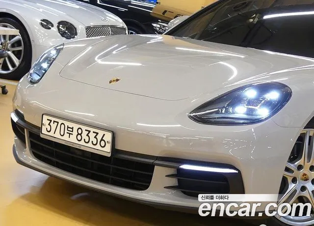 Porsche Panamera 2018 thumb 4