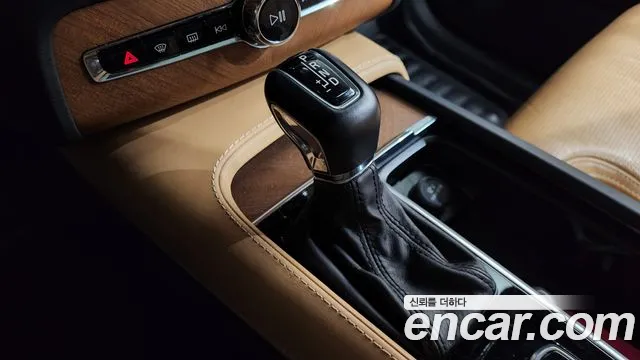Volvo XC90 2019 thumb 9