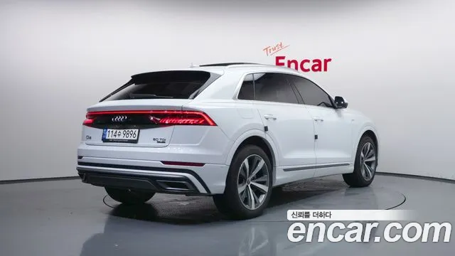 Audi Q8 2021 thumb 2