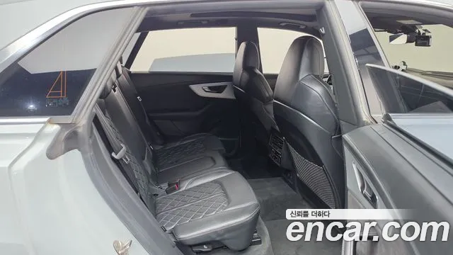 Audi Q8 2021 thumb 11