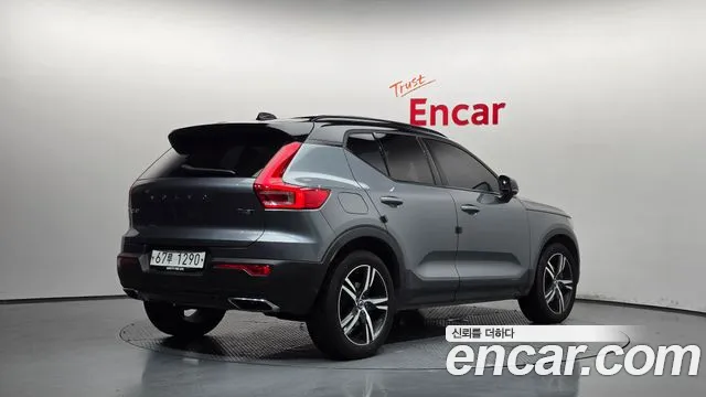 Volvo XC40 2018 thumb 2