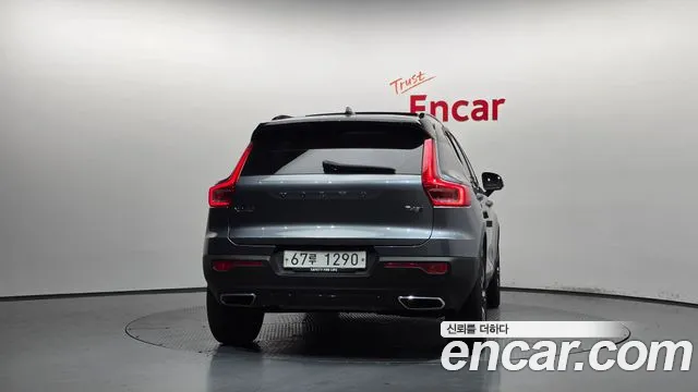 Volvo XC40 2018 thumb 4