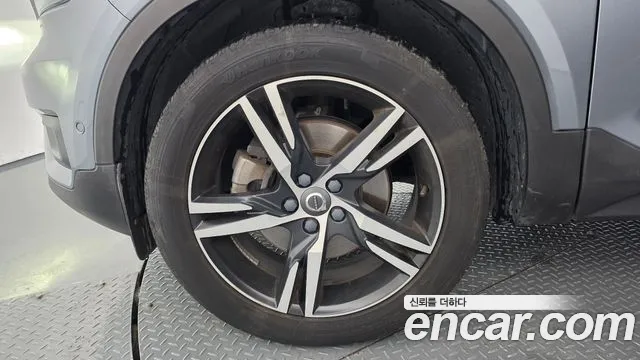Volvo XC40 2018 thumb 5