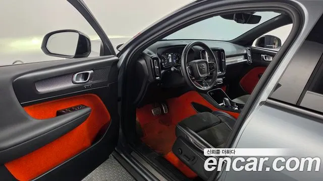 Volvo XC40 2018 thumb 10