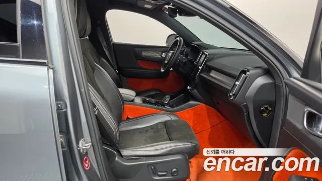 Volvo XC40 2018 thumb 11