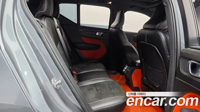 Volvo XC40 2018 thumb 12