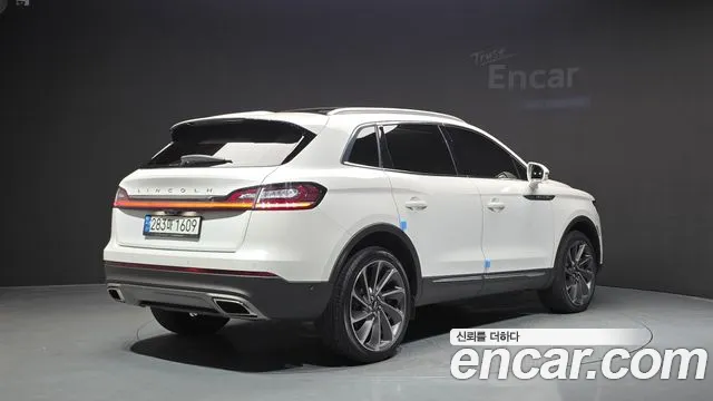 Lincoln Nautilus 2022 thumb 2