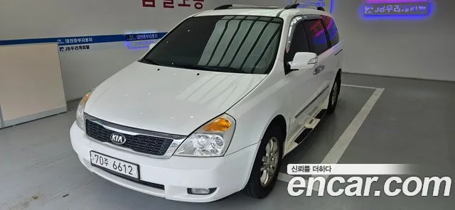 Kia Carnival 2012 thumb 2