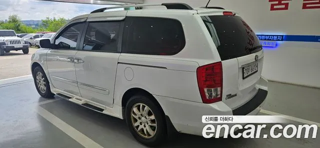 Kia Carnival 2012 thumb 4