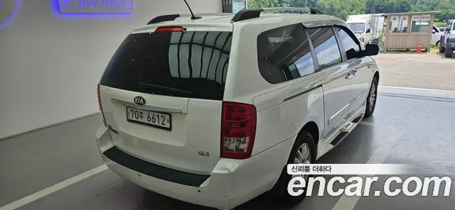 Kia Carnival 2012 thumb 6