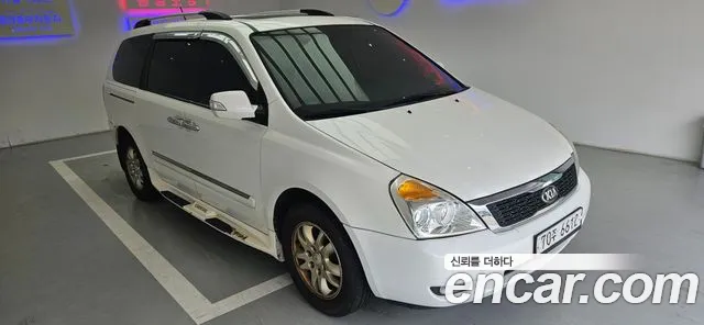Kia Carnival 2012 thumb 8