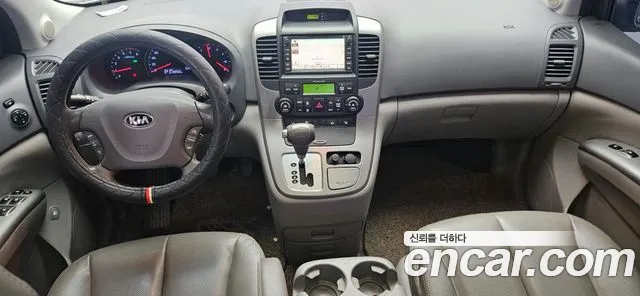 Kia Carnival 2012 thumb 10