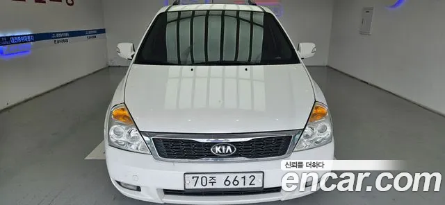 Kia Carnival 2012 thumb 11