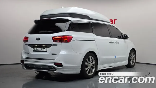 Kia Carnival 2018 thumb 2