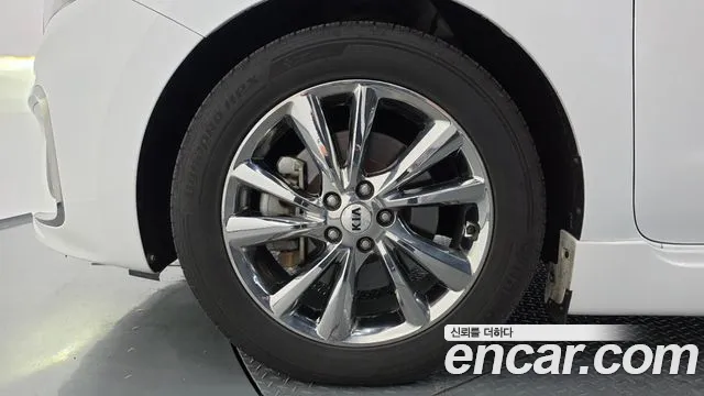 Kia Carnival 2018 thumb 5