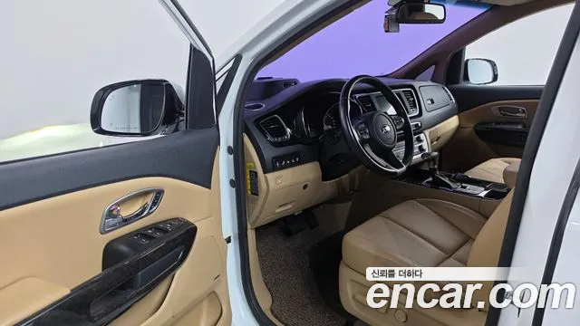 Kia Carnival 2018 thumb 10
