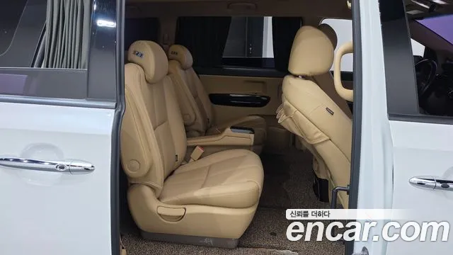 Kia Carnival 2018 thumb 11