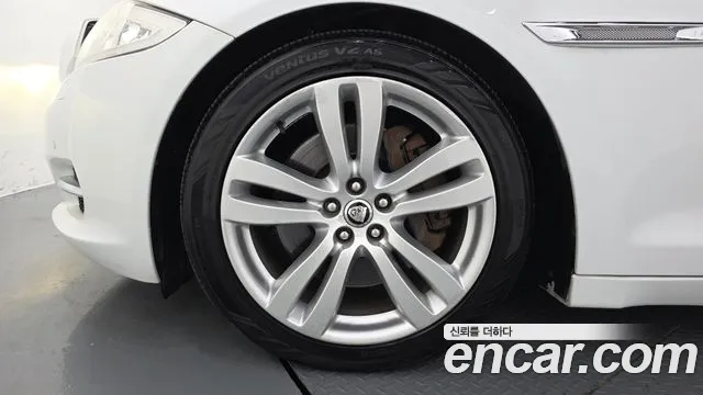 Jaguar XJ 2013 thumb 5
