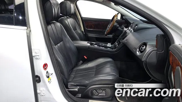 Jaguar XJ 2013 thumb 11
