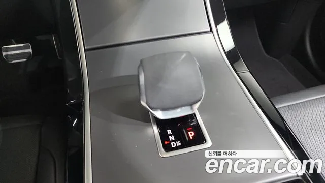 Land Rover Range Rover Velar 2024 thumb 9
