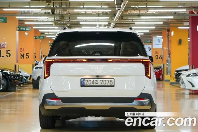 Kia Carnival 2024 thumb 2