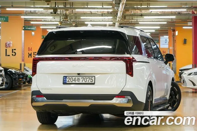 Kia Carnival 2024 thumb 4
