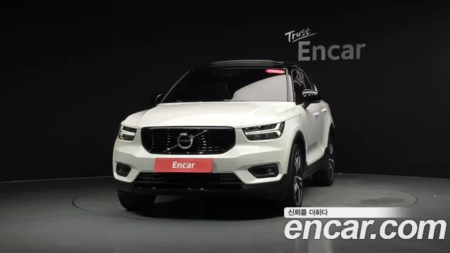 Volvo XC40 2018 thumb 2