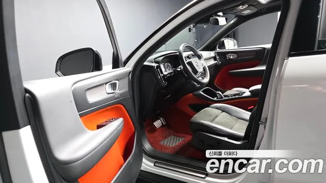Volvo XC40 2018 thumb 9