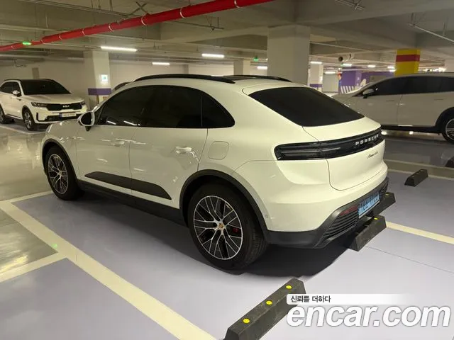 Porsche Macan 2025 thumb 2