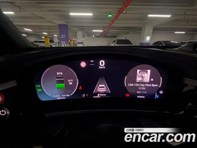 Porsche Macan 2025 thumb 8